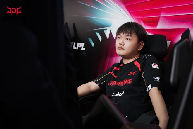 很快以6比 很快以6比