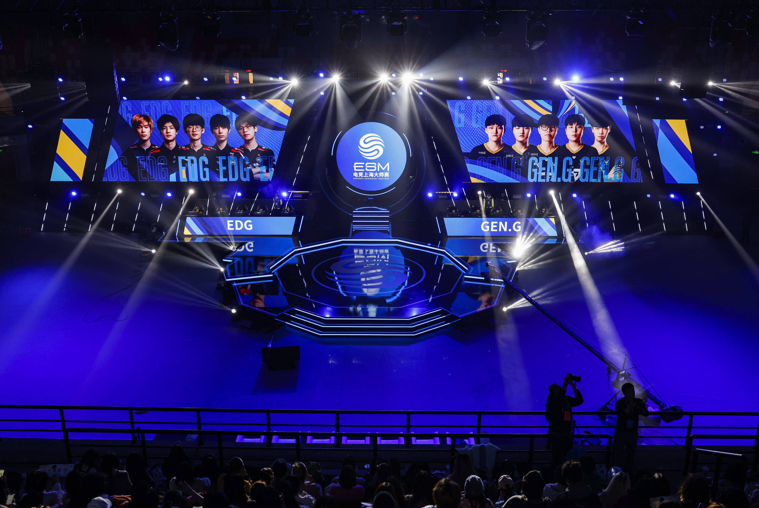 他不仅谈及 他不仅谈及