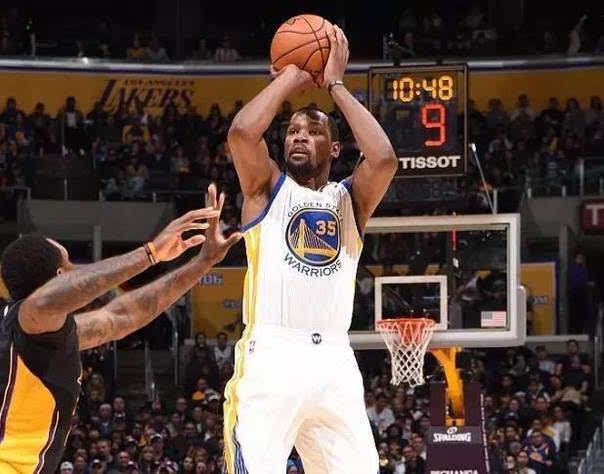 球迷们期待 球迷们期待